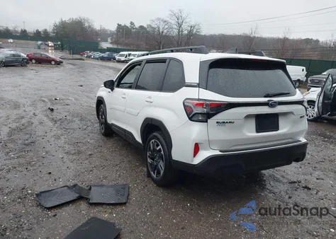 2025 Subaru Forester Premium Hybrid z USA, uszkodzony, nr VIN JF2SLSED3SH412863